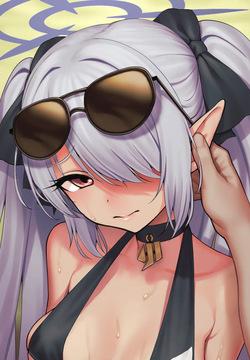 お耳くにくに